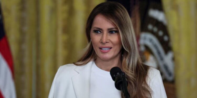 Трамп передав Путіну особистого листа від Меланії. Що у ньому