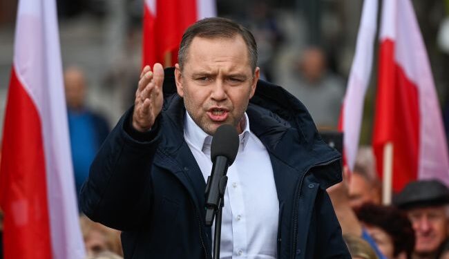 Навроцький хоче прирівняти  “бандерівські символи до нацистських і комуністичних”. Україна буде реагувати