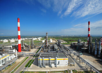 На РФ після дронової атаки горять 2 НПЗ (ФОТО, ВІДЕО)