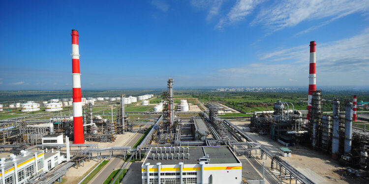 На РФ після дронової атаки горять 2 НПЗ (ФОТО, ВІДЕО)