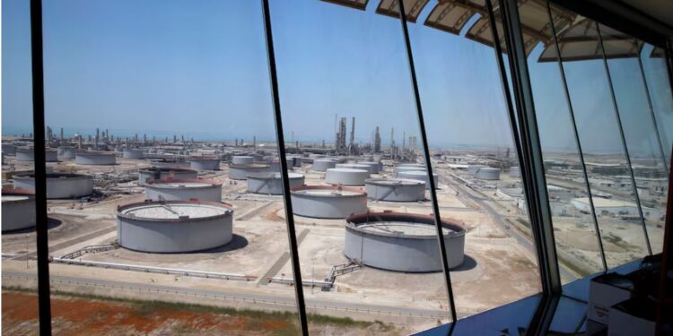 ОПЕК+ домовилася про підвищення видобутку нафти