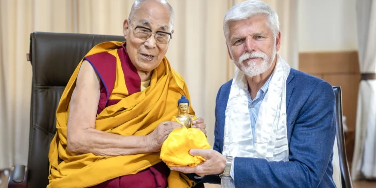 Китай заявив про припинення стосунків із президентом Чехії Павелом – через Далай-ламу