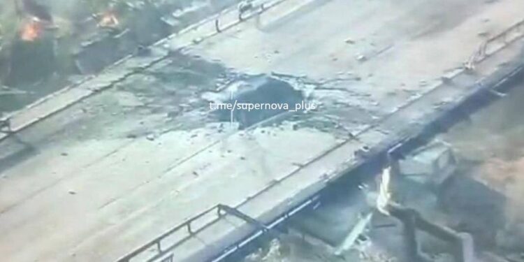 Росіяни скинули 2 авіабомби на міст в Херсоні (ВІДЕО)