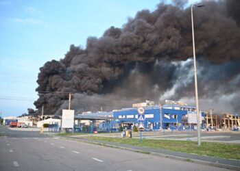 У Мукачевому ракета вцілила в цивільне підприємство, у Львові є загиблий (ФОТО, ВІДЕО)