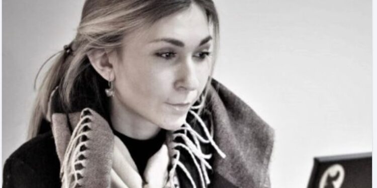 Зеленський посмертно нагородив закатовану в полоні журналістку Рощину орденом Свободи