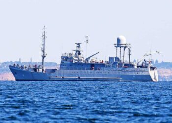 Росіяни атакували корабель ВМС України, є загиблий та поранені