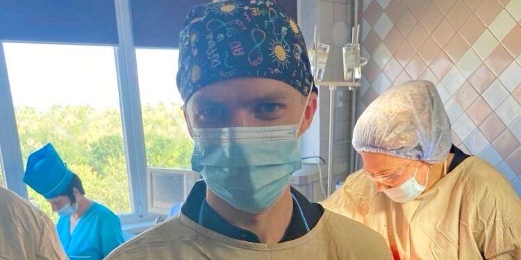 У міській лікарні №3 Миколаєва провели рідкісну операцію – видалили пухлину вагою 6 кг (ФОТО)