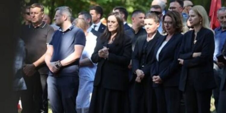 Представники України та Польщі взяли участь в церемонії перепоховання останків жертв трагедії в Пужниках