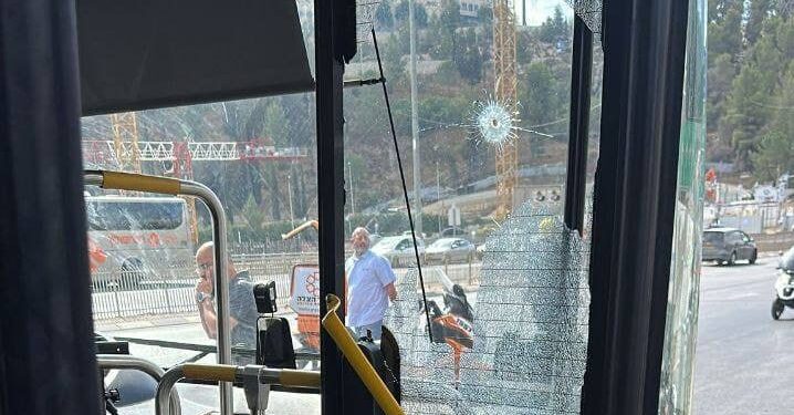 Кривавий теракт в Єрусалимі – терористи розстріляли людей в автобусі (ВІДЕО)