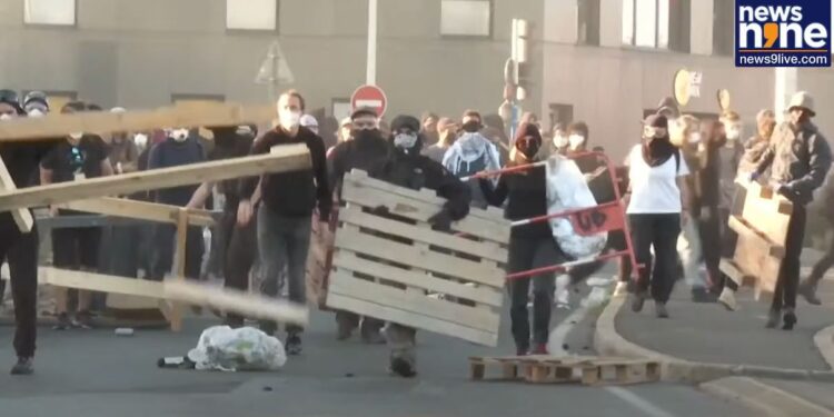 У Франції масштабні протести – у Парижі радикали захопили вокзал (ВІДЕО)