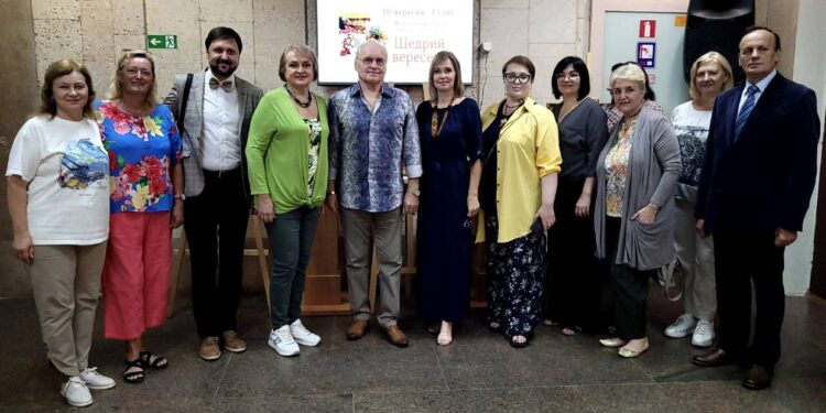 «Щедрий вересень» – у Миколаєві відкрилась чергова виставка з циклу «Пори року» (ФОТО)