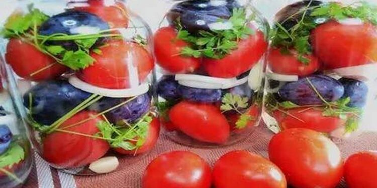 Готуємось до зими. Помідори зі сливами – незвичний рецепт