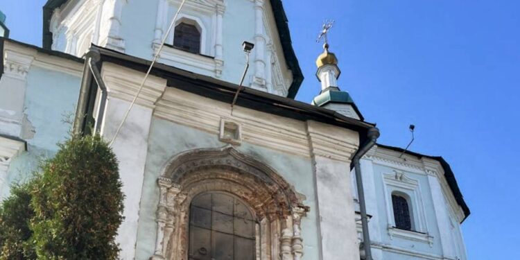 Російські загарбники вдарили по Свято-Воскресенському катедральному собору в Сумах