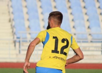 У Миколаєві під час футбольного матчу гравець «вимкнув» арбітра – арбітру знадобилась допомога медиків (ФОТО, ВІДЕО)