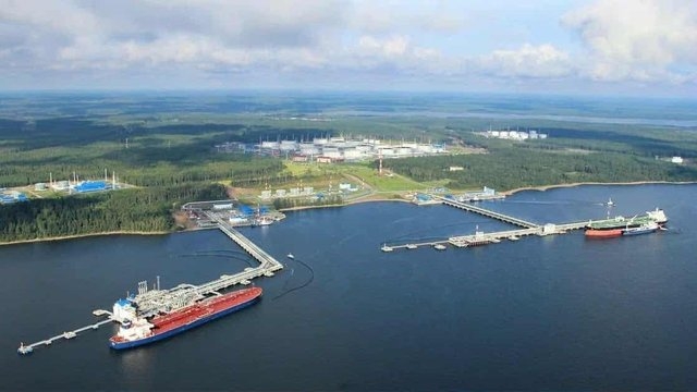 Дрони СБУ поцілили в порту Приморськ 2 танкери “тіньового флоту” РФ (ФОТО)