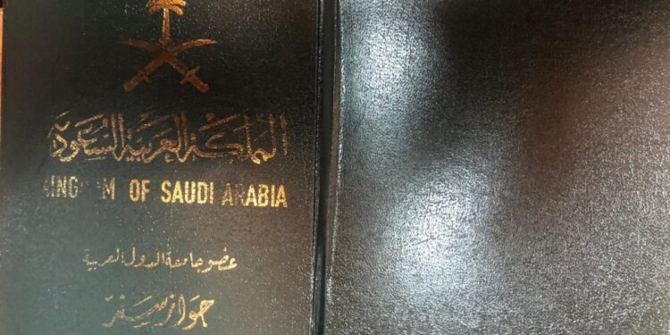 Ухилянт зі Льва намагався перетнути кордон за фальшивим арабським паспортом. Коли не вийшло, запропонував хабар (ФОТО)