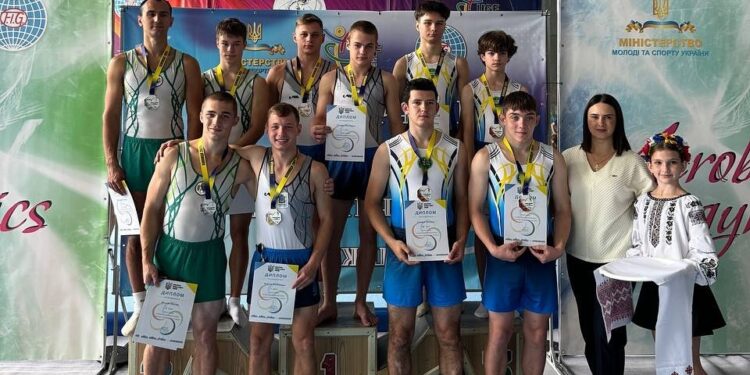 Миколаївські акробати – з нагородами Кубку України та чемпіонату України зі стрибків на акробатичній доріжці (ФОТО)