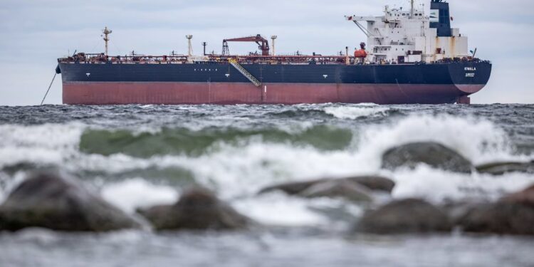 Норвезька компанія організувала підроблені страховки для суден російського тіньового флоту