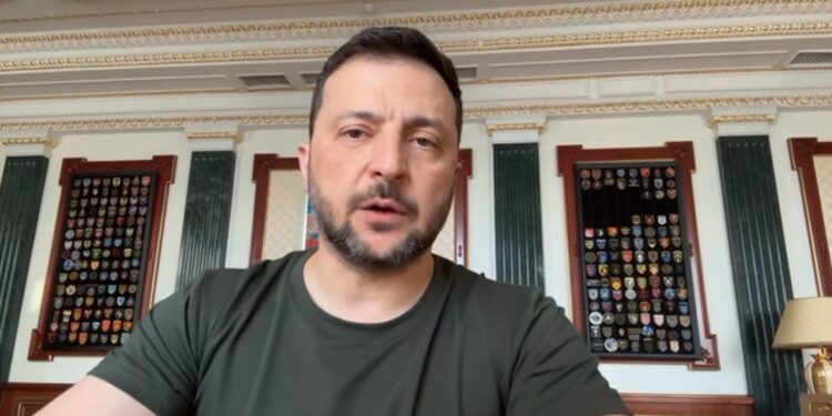 «Найбільш ефективні санкції – це вогонь на російських нафтових заводах» – звернення Зеленського (ВІДЕО)