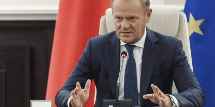 За зростанням антиукраїнських настроїв у Польщі стоїть росія – Туск