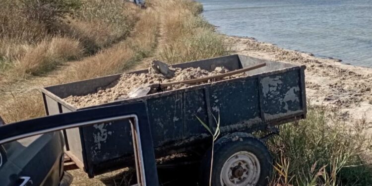 Мізерні штрафи не лякають піщаних браконьєрів – чергових впіймали на Березанському лимані Миколаївщини (ФОТО)