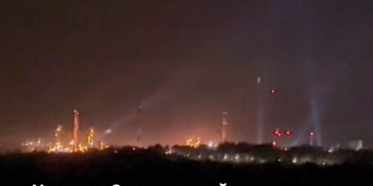 Генштаб підтверджує – уражено Саратовський НПЗ у Саратовській області рф