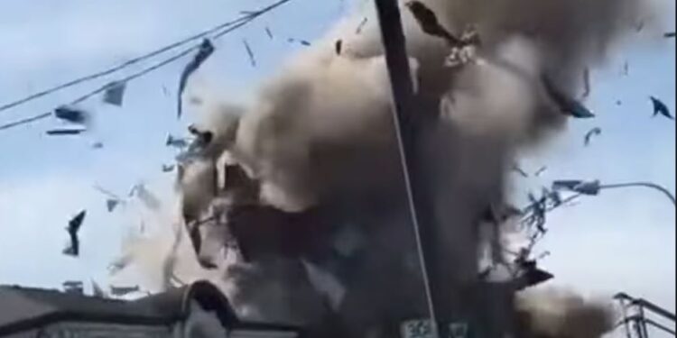 Рашисти вдарили реактивним дроном по університету в центрі Харкова (ВІДЕО)