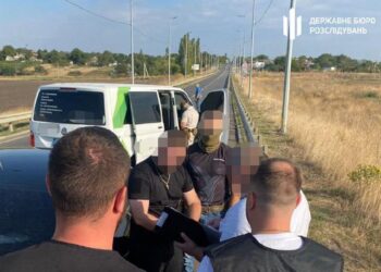 На Миколаївщині ДБР затримало правоохоронця, який за гроші «звільняв» військовозобов’язаних з ТЦК (ФОТО)