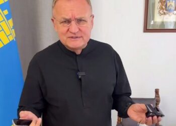 Мер Львова Садовий заявив про знайдену в своєму кабінеті «прослушку» (ВІДЕО)