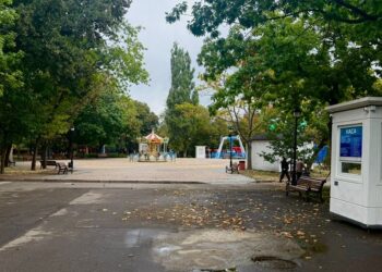 Виросли. У Миколаєві неповнолітні обікрали дитяче містечко “Казка” (ФОТО, ВІДЕО)