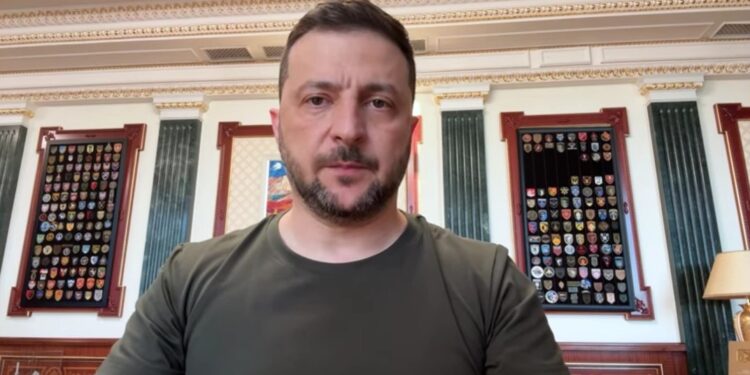 «Групи російських дронів у нашому небі, накопичення російських сил на деяких ділянках фронту, а путін продовжує розказувати байки» – звернення Зеленського (ВІДЕО)