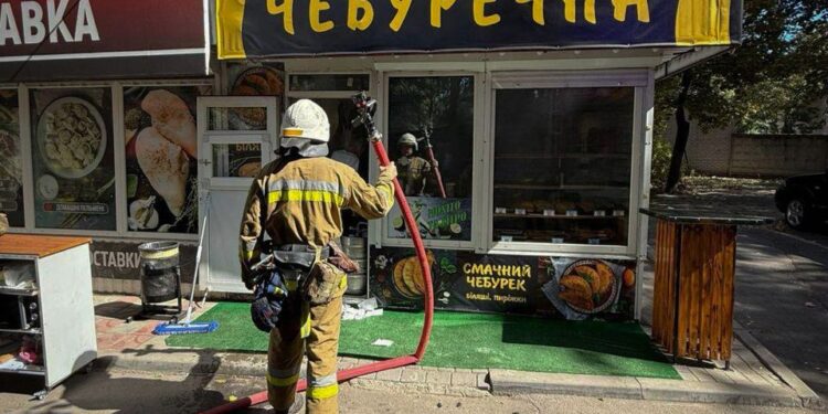 На Миколаївщині горіло 3 авто і чебуречна у Миколаєві