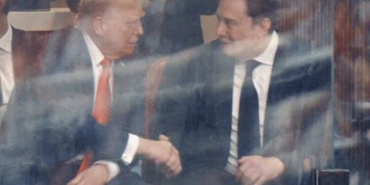 “Я скучив за тобою”, – Трамп і Маск поспілкувалися на похороні Кірка (ВІДЕО)