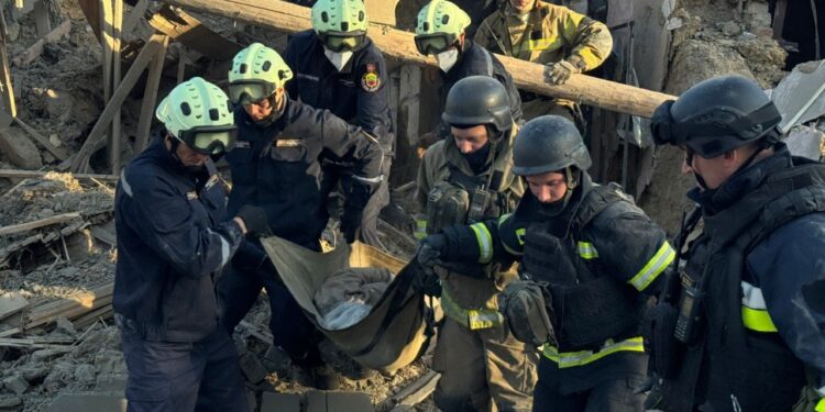 Росія знову супроводжує вбивствами Генасамблею ООН, – Зеленський відреагував на нічні обстріли