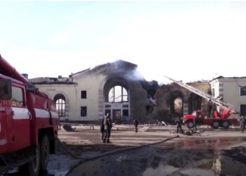 З літа РФ прицільно б’є по українській залізниці. Але не по військових вантажах