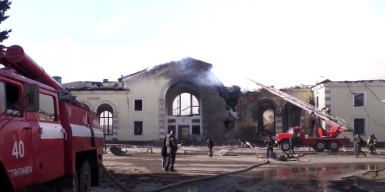 З літа РФ прицільно б’є по українській залізниці. Але не по військових вантажах