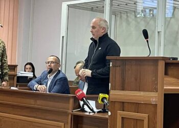 Шуфрич просився додому, бо важко ходити, суд вирішив – от і посидь (ФОТО)