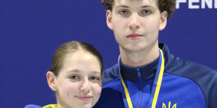 На ЮЧУ з фехтування Миколаїв святкував золотий дубль в рапірі завдяки перемогам Степовик та Асташова (ФОТО)