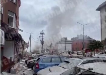 У Києві внаслідок ракетно-дронової атаки майже зруйнована одна з вулиць (ВІДЕО)