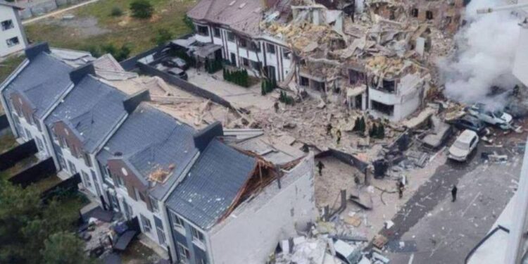 У Києві внаслідок ракетно-дронової атаки вже 3 загиблих, серед них 12-річна дитина