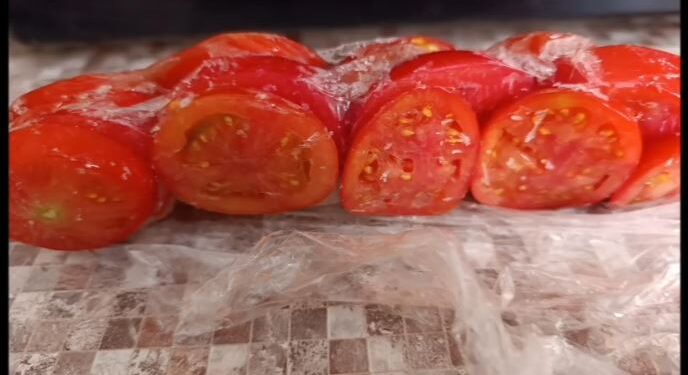 На хід ноги. Як правильно заморозити помідори на зиму, щоб смачно і не лід (ВІДЕО)