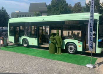 “Електронмаш” розробив новий електробус – заряду батареї вистачає до 350 км (ФОТО)