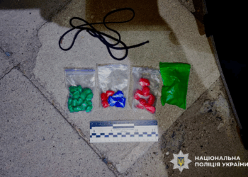 У Миколаєві під час розкладання «закладок» з наркотиками затримали 17-річного мешканця Одещини (ФОТО)