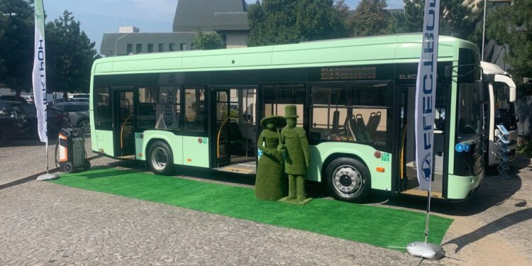 “Електронмаш” розробив новий електробус – заряду батареї вистачає до 350 км (ФОТО)