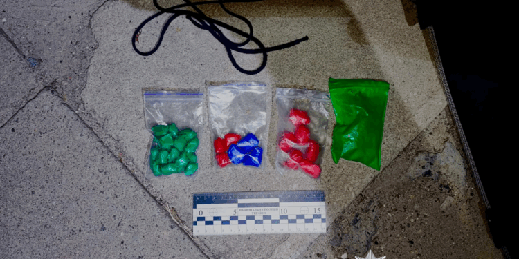 У Миколаєві під час розкладання «закладок» з наркотиками затримали 17-річного мешканця Одещини (ФОТО)