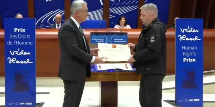 Вперше в історії. Українець Максим Буткевич, який побував у російському полоні, отримав престижну премію ім.В.Гавела (ВІДЕО)