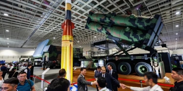 Китай розгортає ракетні бази на східному узбережжі – у напрямку Тайваню, – ЗМІ