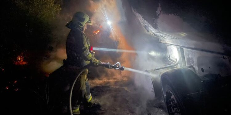 На Миколаївщині під час руху загорілась вантажівка, а від неї –  узбіччя