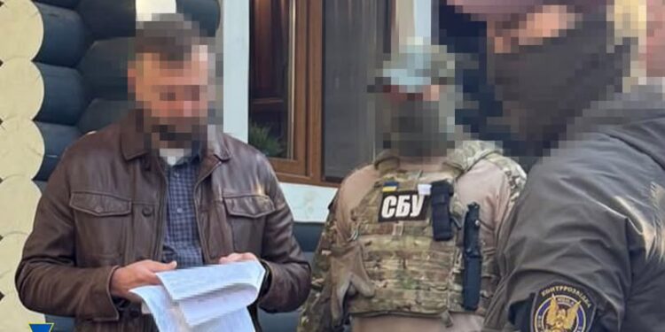 Затримали посадовця МЗС України, який «легалізовував» росіян в країнах Євросоюзу