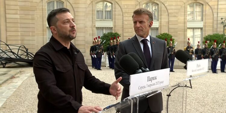 Зеленський прибув до Парижа разом з президентом Фінляндії, Макрон вже чекав (ВІДЕО)